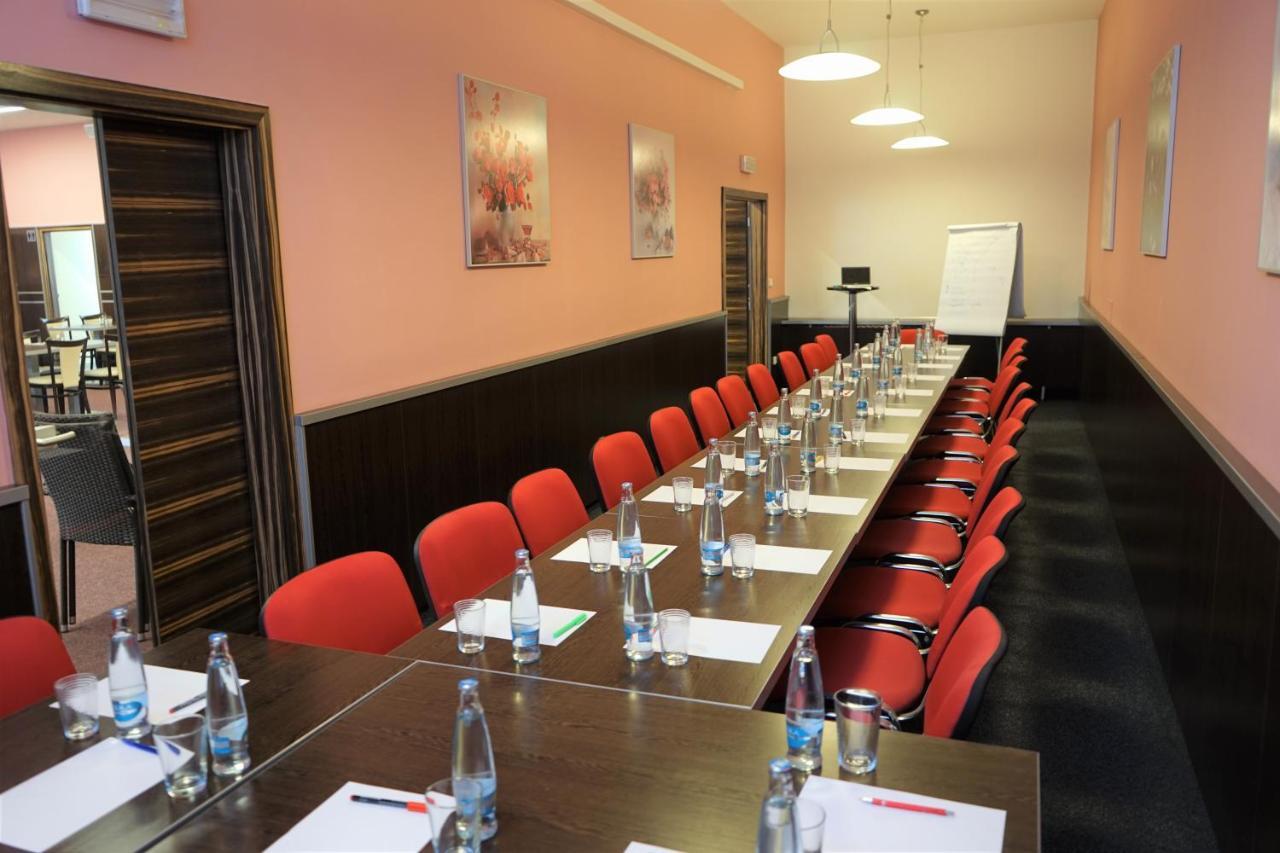 Hotel Grand Uherské Hradiště Zewnętrze zdjęcie