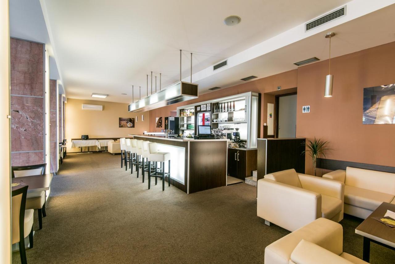 Hotel Grand Uherské Hradiště Zewnętrze zdjęcie