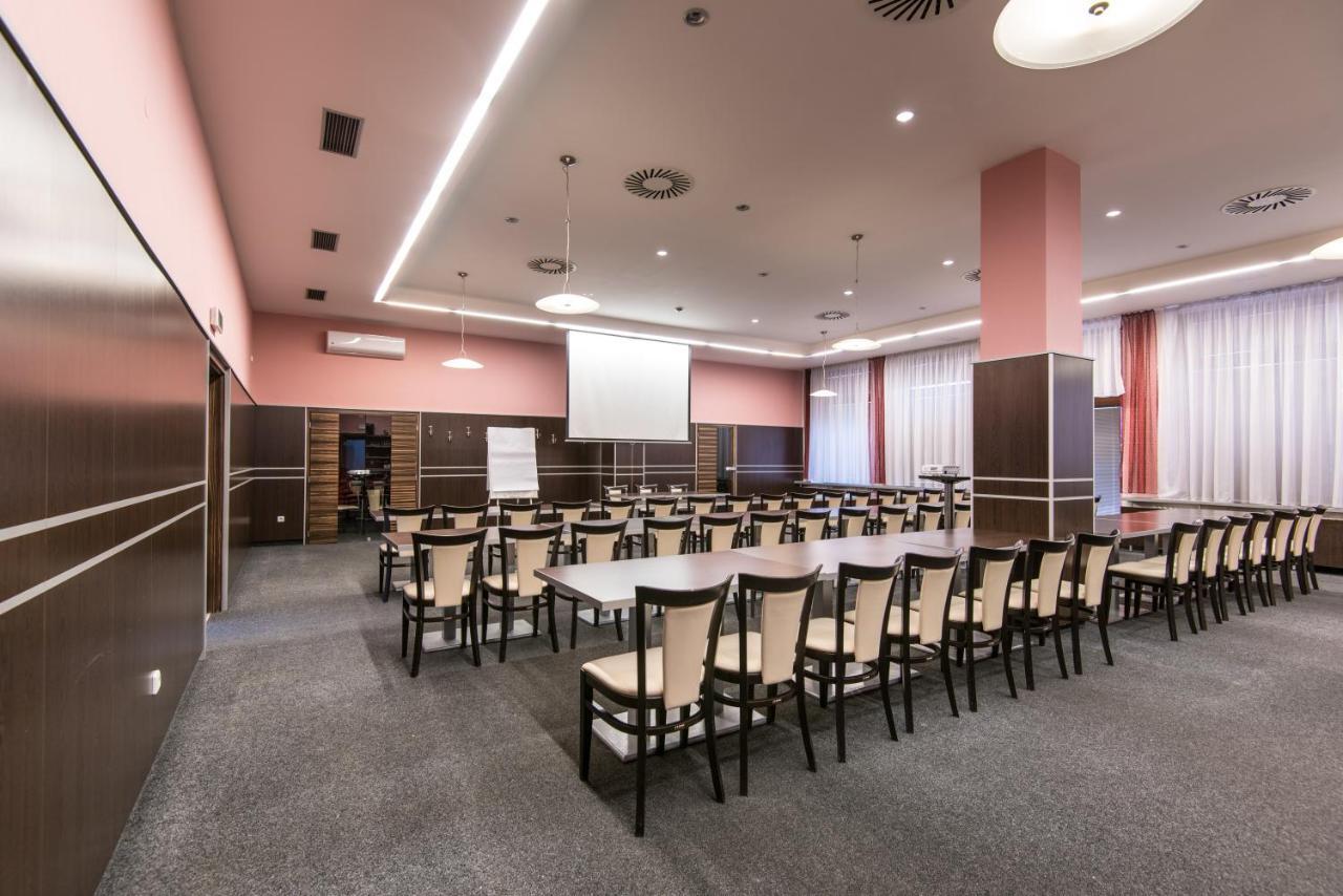 Hotel Grand Uherské Hradiště Zewnętrze zdjęcie